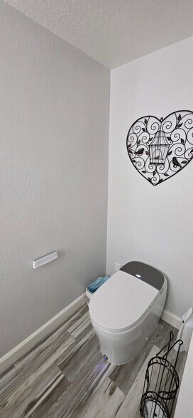 Half Bath w/heated Bidet - 985 Juniper Ct