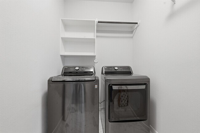 Building Photo - 7415 Casuna Ln
