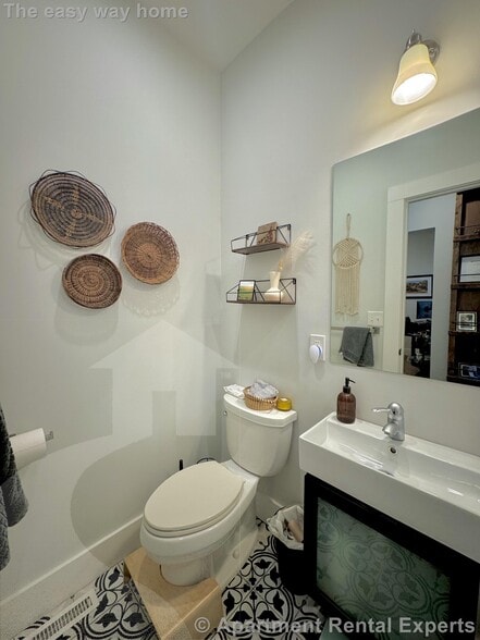 Building Photo - 75 Kinnaird St