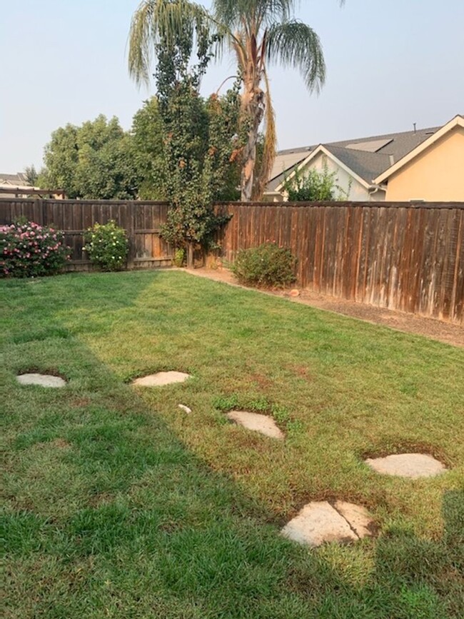 Building Photo - Spacious 3-Bedroom Home in Clovis Unified ...