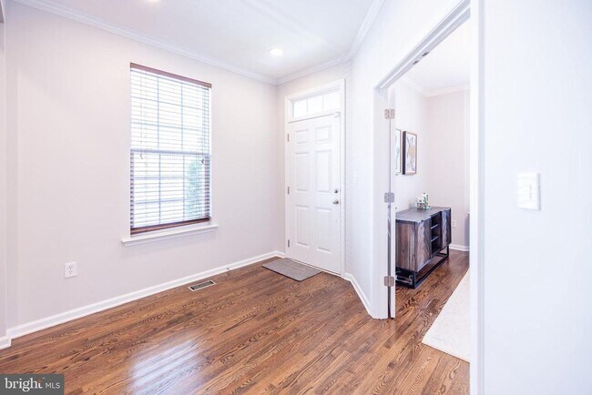 Building Photo - 8727 Raleigh Mews