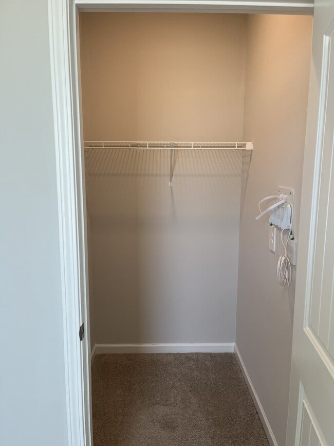 Building Photo - 453 Augustine Dr