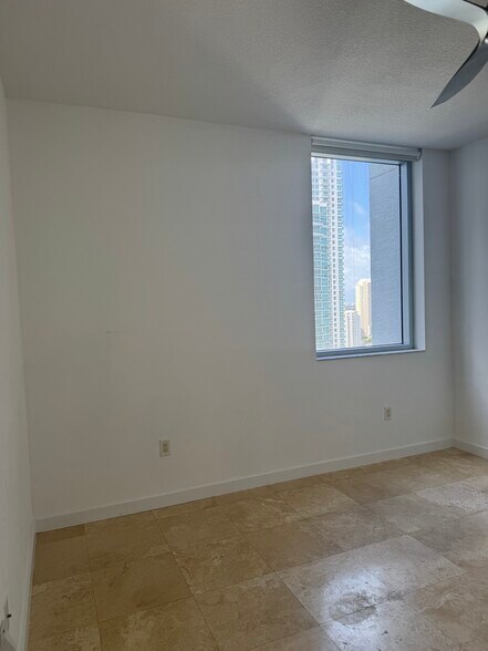 Building Photo - 1060 Brickell Ave