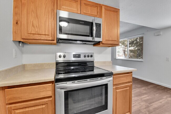 Building Photo - $1,540.95.95- 2 Bed, 1 Bath Condo in Aurora with Central AC and in Unit Laundry!