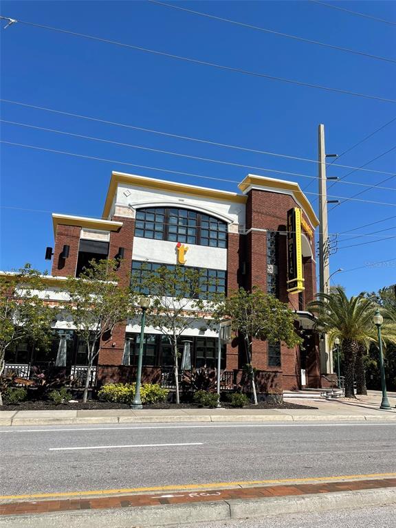 Building Photo - 828 S Tuttle Ave