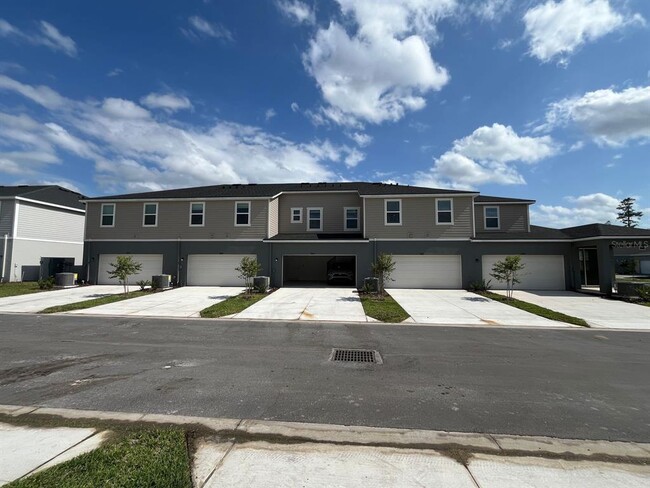 Building Photo - 9815 Walkway Dr