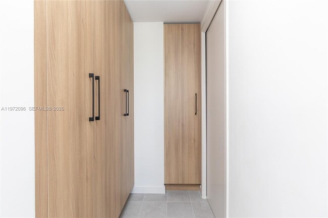 Building Photo - 121 NE 5th St