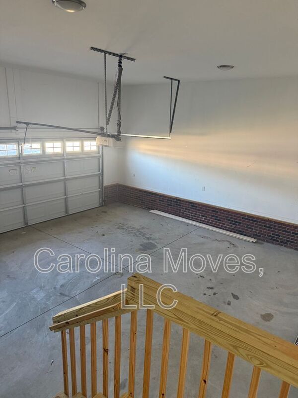 Building Photo - 105 Bismark Dr