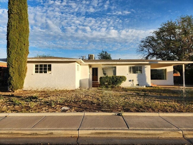 Building Photo - 414 Phillips Dr