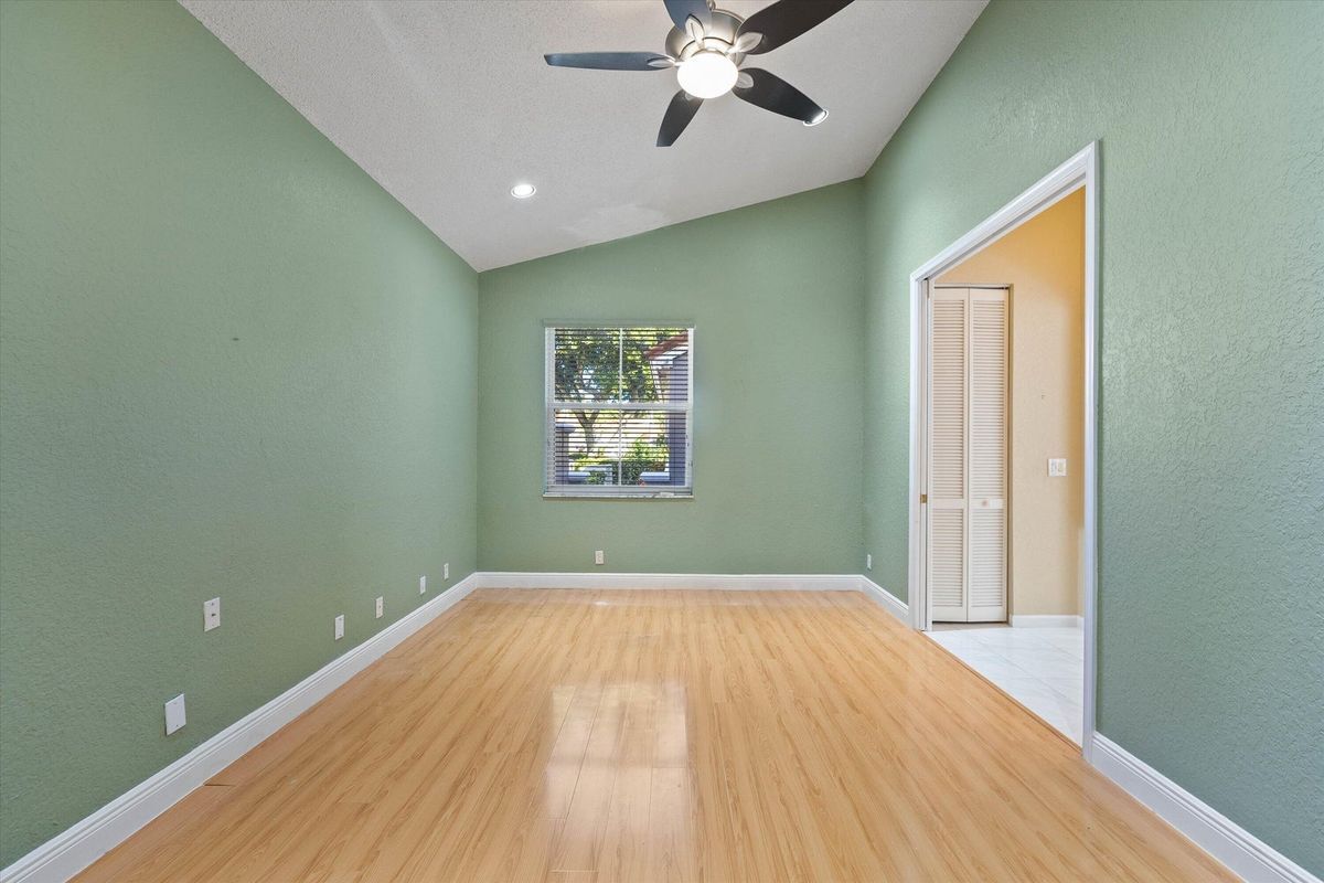 Building Photo - 10860 Fairmont Village Dr