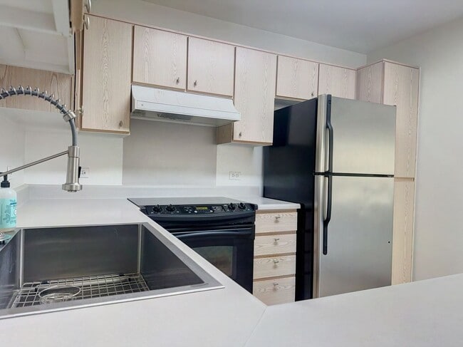 Building Photo - Kulana Knolls 1 bedroom townhome with TWO ...