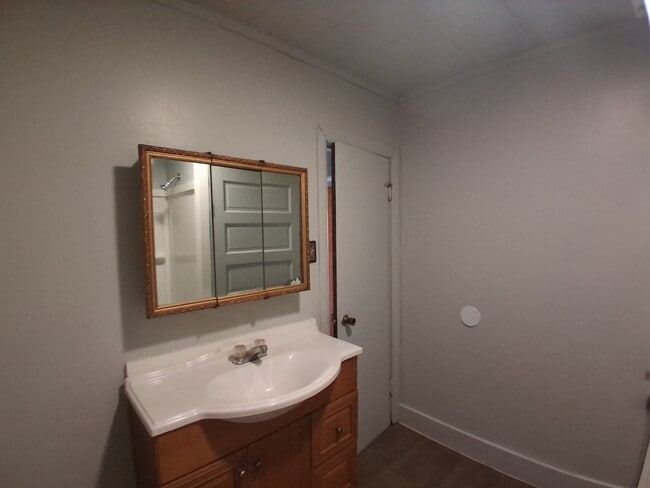 Building Photo - 904 N Collett St