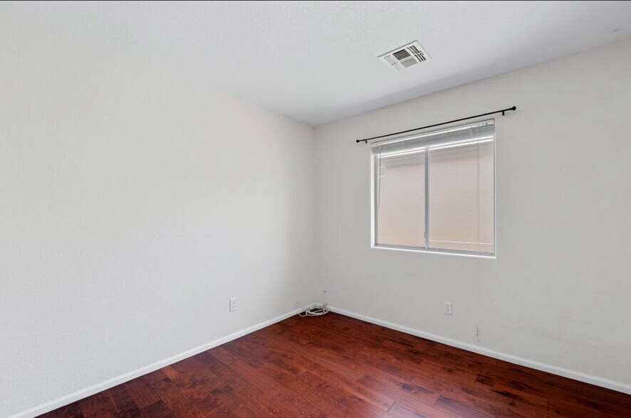 Building Photo - 42551 W Hillman Dr