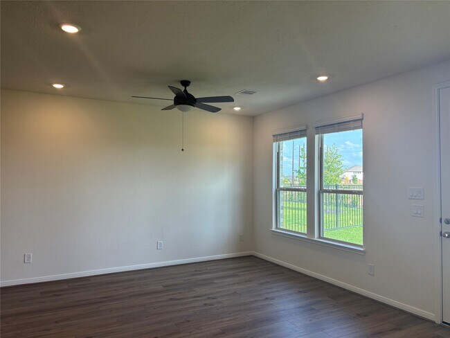 Building Photo - 4821 Vida Vis Dr