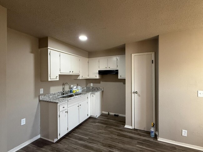 Building Photo - 2320 Haskell St