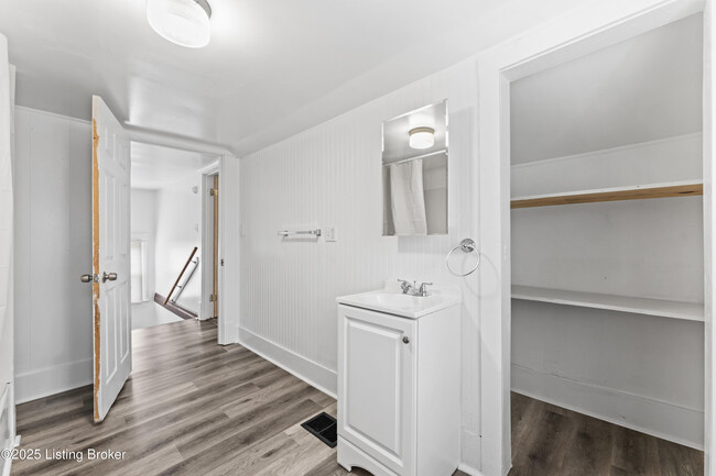 Building Photo - 401 S 38th St