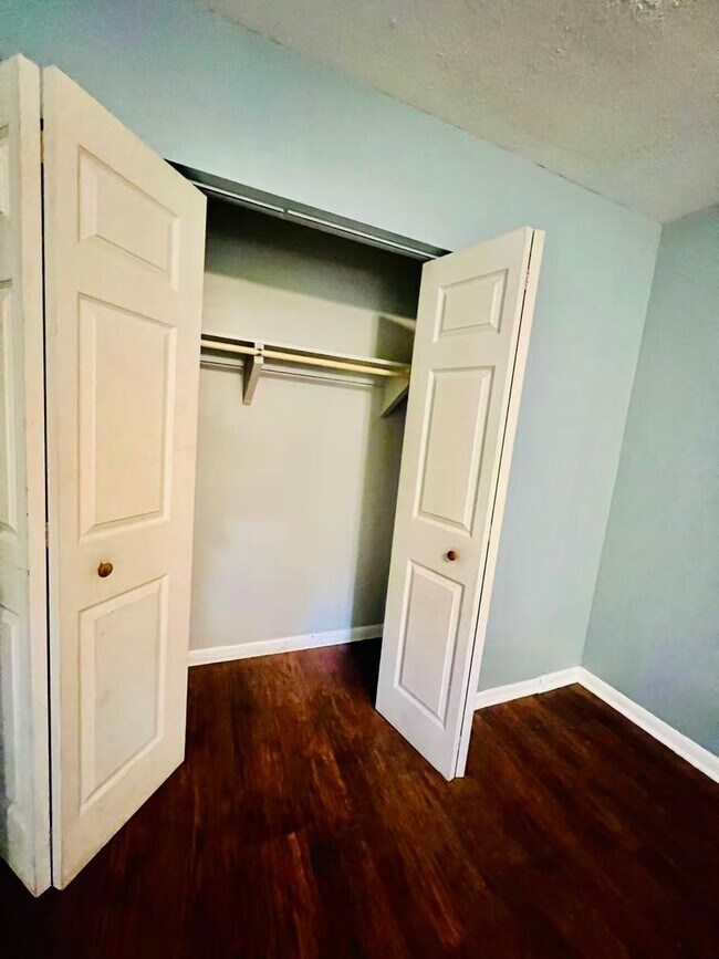 Building Photo - Nice 2bed and 1.5 bath townhouse near USF