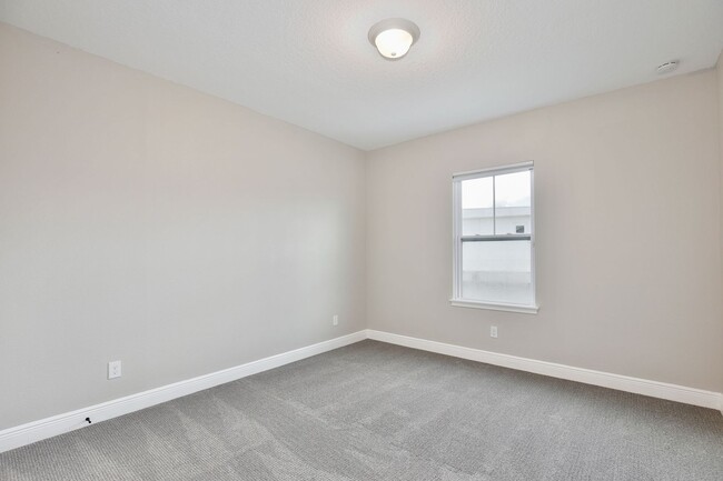 Building Photo - *Unfurnished* Beautiful 1/1 Spacious Garage Apartment in the Exclusive Laureate Park - Orlando!