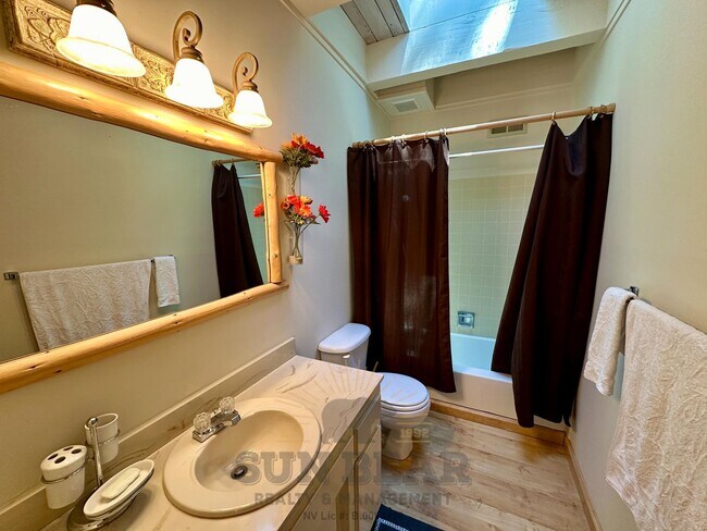 Building Photo - Beautiful Home on the Creek!