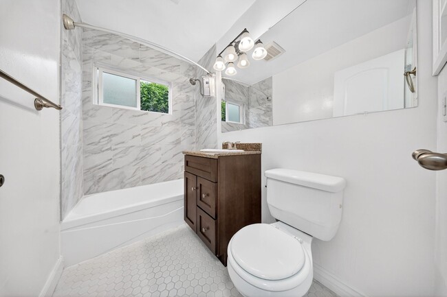 Interior Photo - 6944-6954 Coldwater Canyon Ave