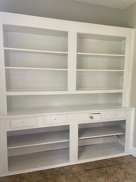 Building Photo - 420 10th Ave S