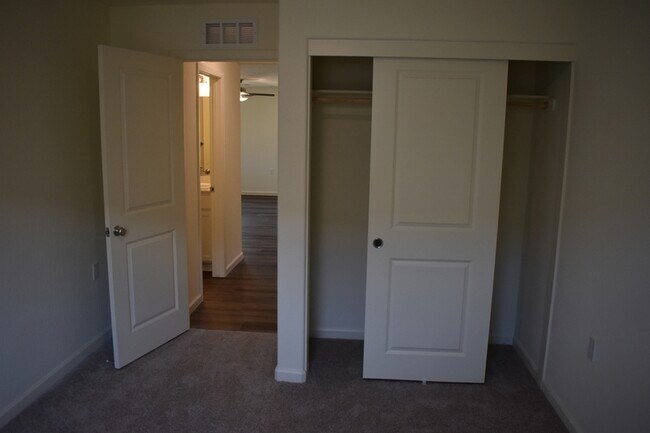 Building Photo - 685 Marshall Ln