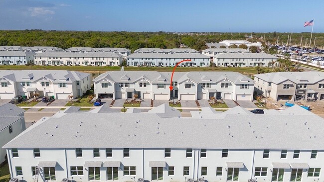 Building Photo - 621 Salisbury Cir