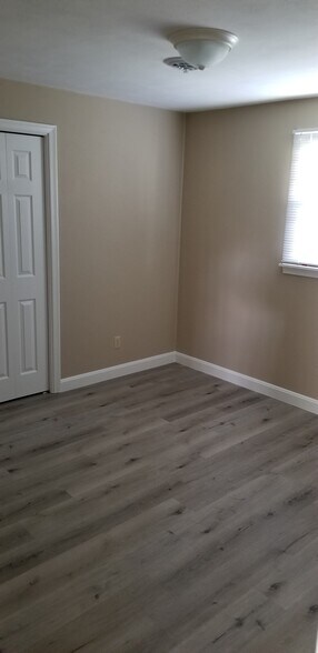 Building Photo - 576 Sycamore Mnr