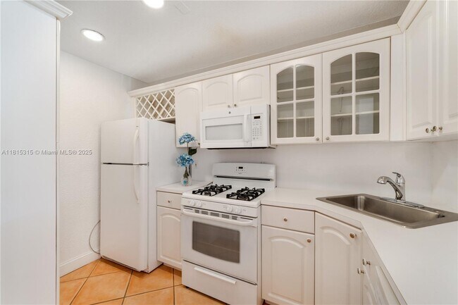 Building Photo - 8650 SW 67th Ave
