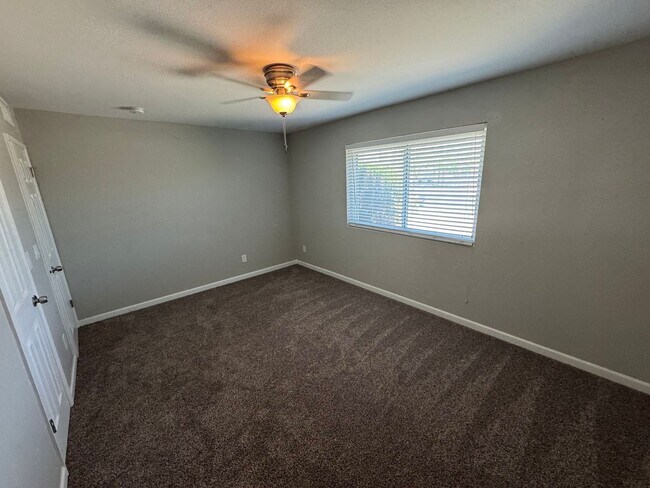 Building Photo - 2 Bedroom - 2 Bath - 1400 Sq. Ft. Home - 55+ Community in Sun City
