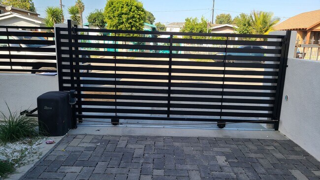 Building Photo - 84(142-144 1/2)