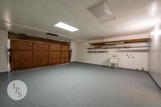 Building Photo - Kerman Westside Large 3 Bedroom Home, Bran...