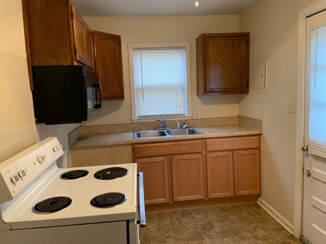 Building Photo - Cozy 2 Bedroom Home!!