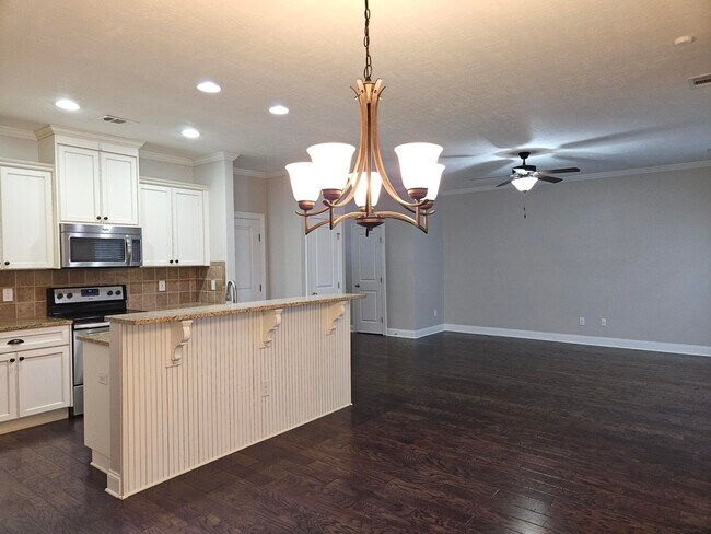 Building Photo - 905 Glenhaven Dr