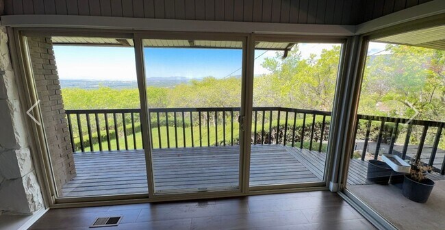 Building Photo - Large home with spectacular Salt Lake City views