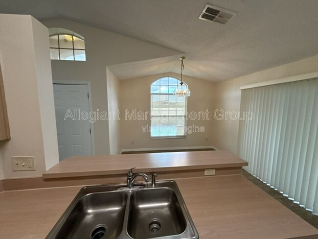 Building Photo - 2362 Harbor Town Dr