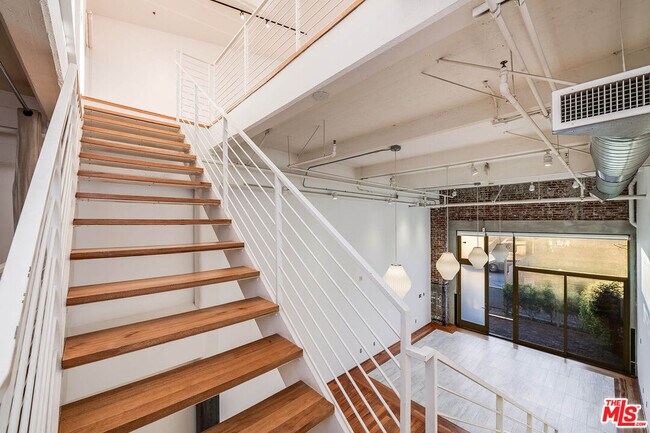 Building Photo - 1850 Industrial St