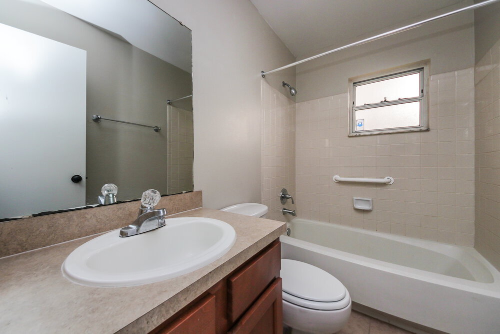 Building Photo - 10602 Lazy Lake Dr