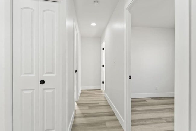 Building Photo - 4142 Meadowdale Dr