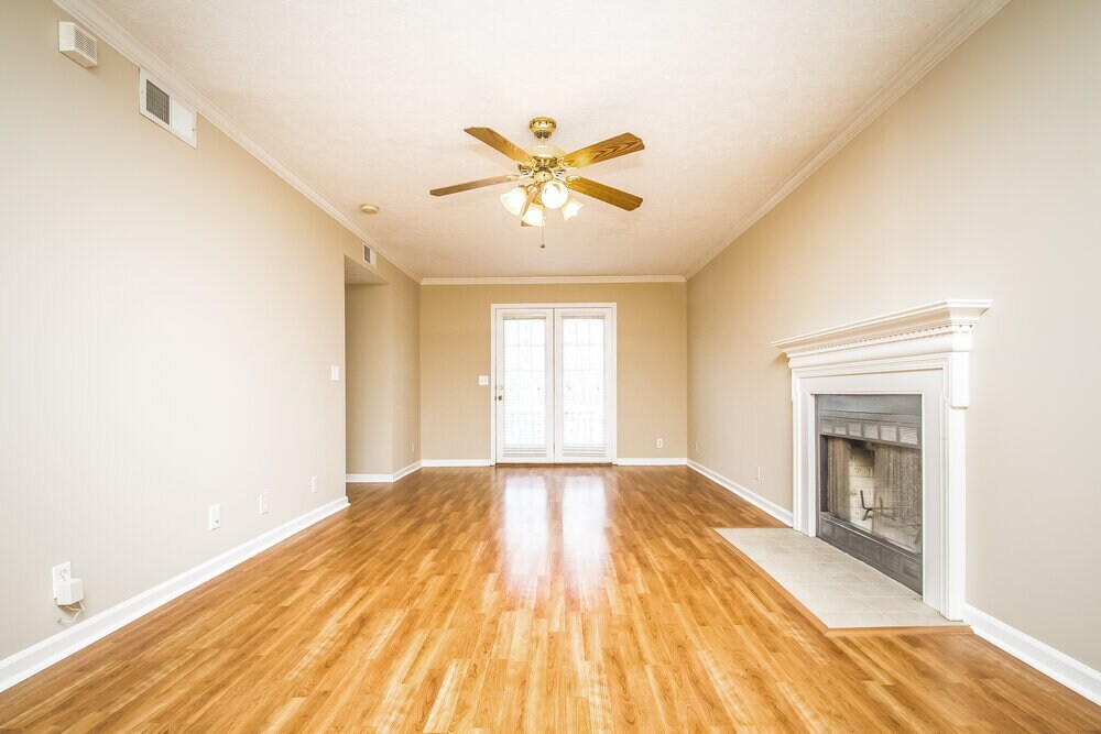 Building Photo - 1215 Cedarbend Dr
