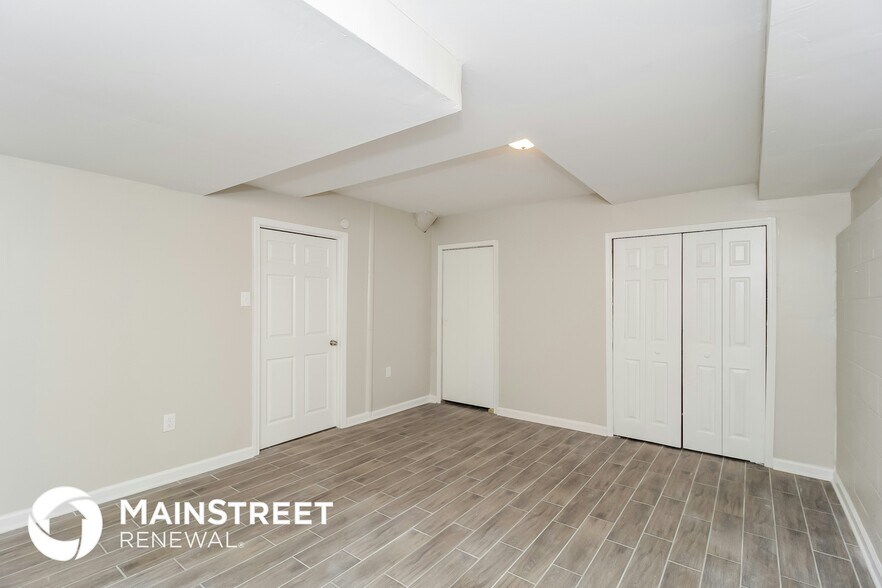 Building Photo - 333 Oak Landing Cir