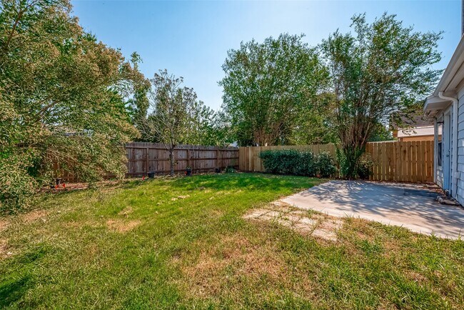 Building Photo - 5910 Spring Sunrise Dr