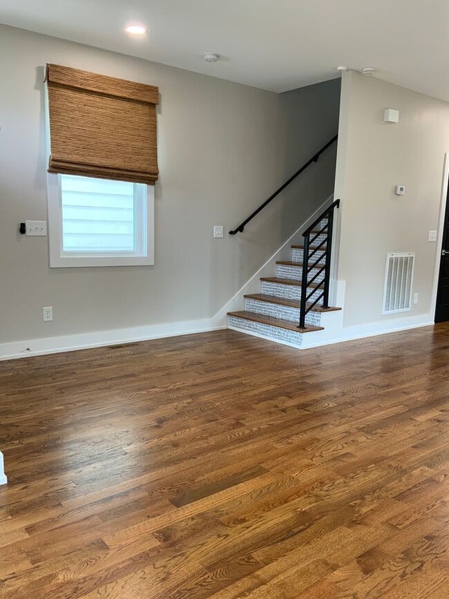 Building Photo - charming 3 bedroom, 3 bathroom home locate...