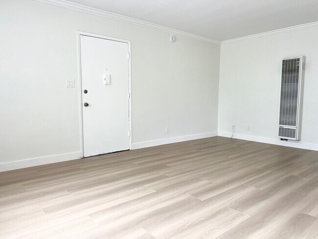 Building Photo - Bright 2 bed 1 bath in Pacific Beach