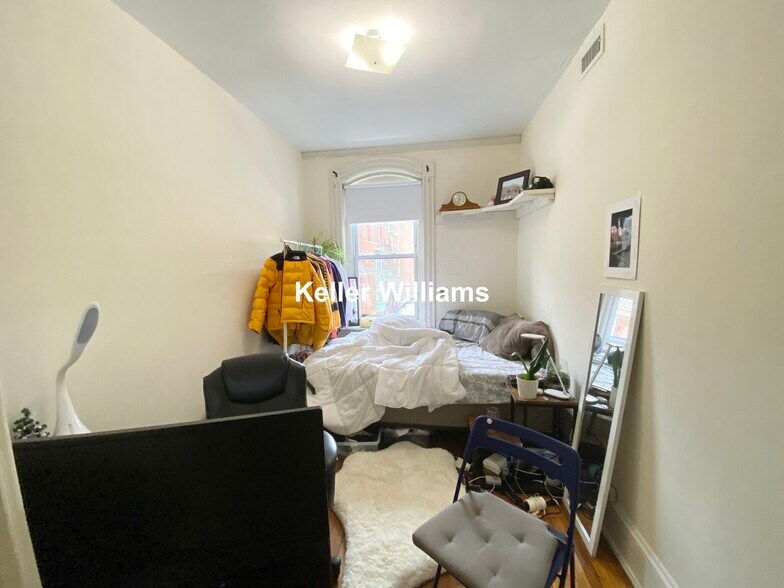 Building Photo - 76 Saint Stephen St