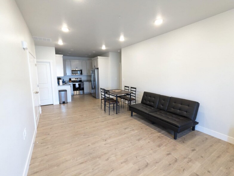 Building Photo - 144 W 1575 N