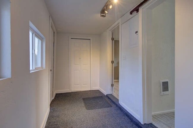 Building Photo - 1339 NE Logan St