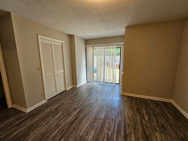 Building Photo - 108 E Lakemont Dr