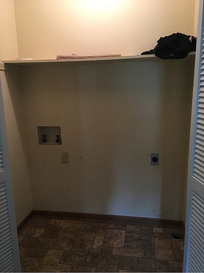 Building Photo - 2 Bedroom 2 Bathroom