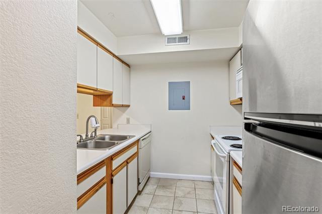 Building Photo - 6435 S Dayton St